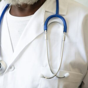 Lege med stetoskop